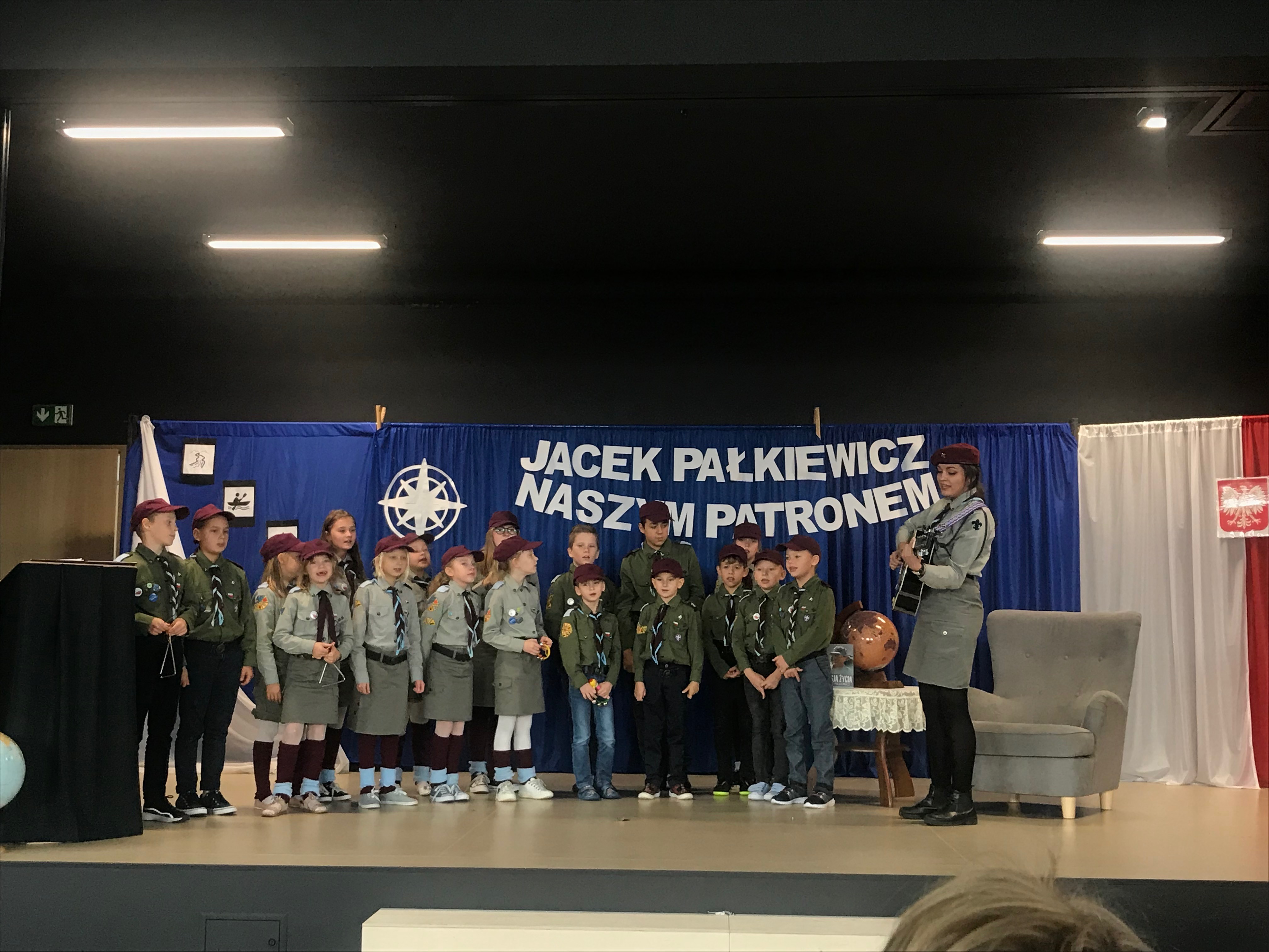 Uroczystość nadania imienia Jacka Pałkiewicza Niepublicznej Szkole Podstawowej w Mostach